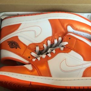 Jordan 1 Mid Metallic Orange
